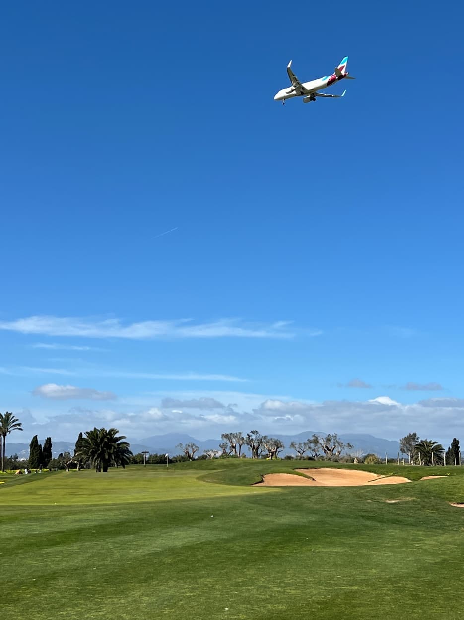 Plane coming into Palma airport over Son Gual golf course