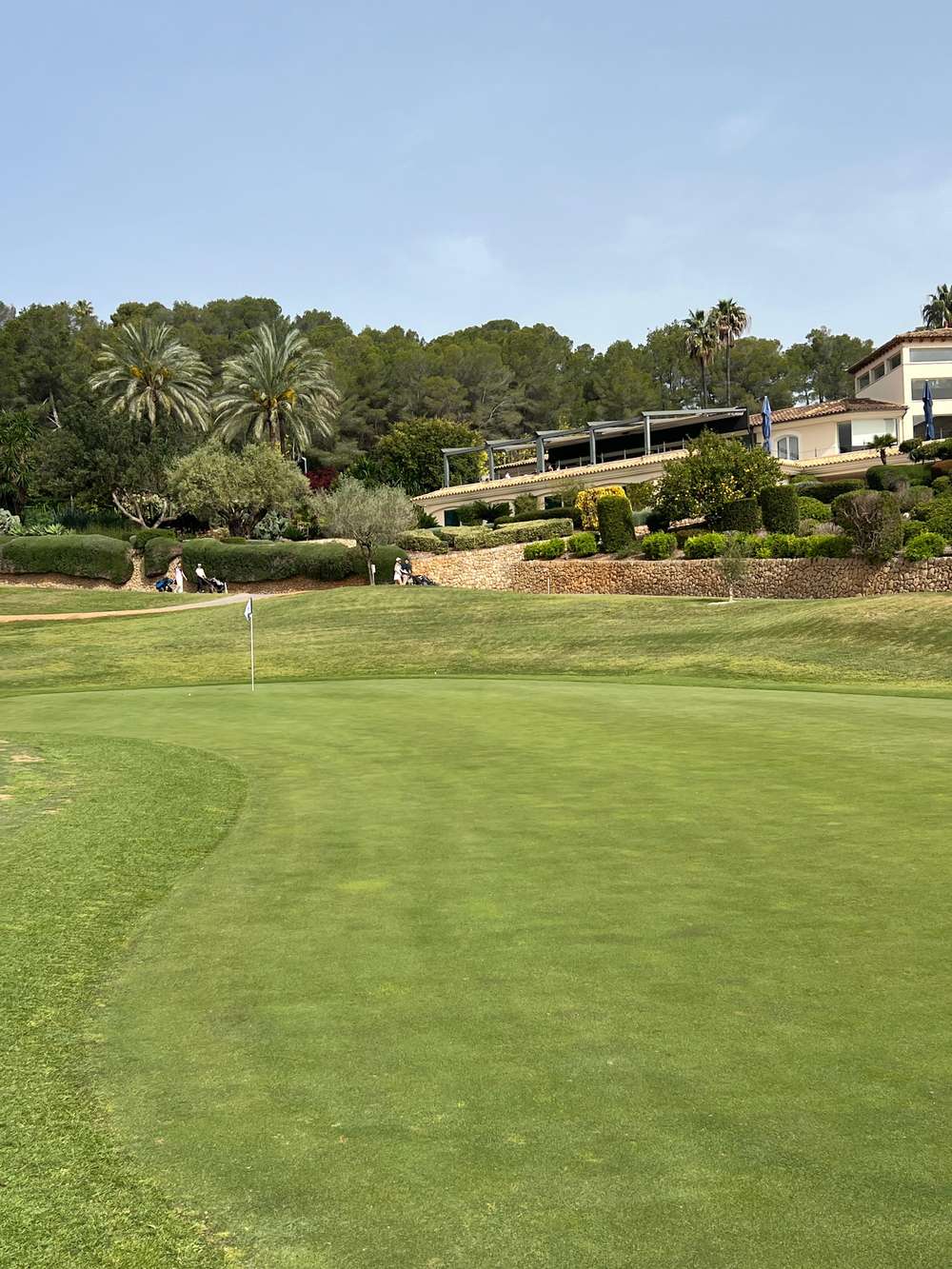 Son Muntaner 9th green Mallorca with clubhouse behind