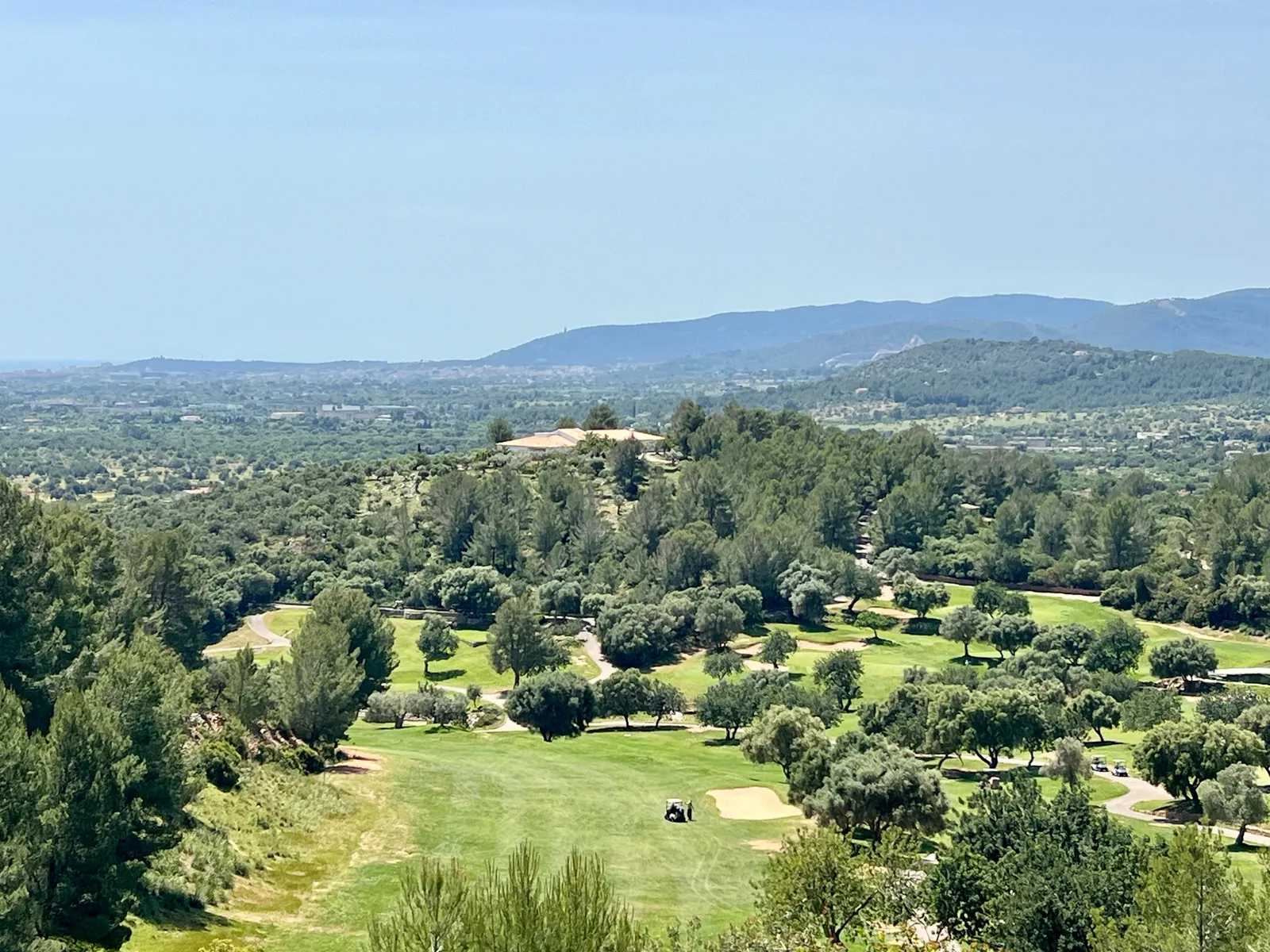 Golfplatz Son Termes Mallorca, Panoramablick über die Ausläufer der Tramuntana und die Ebene von Palma