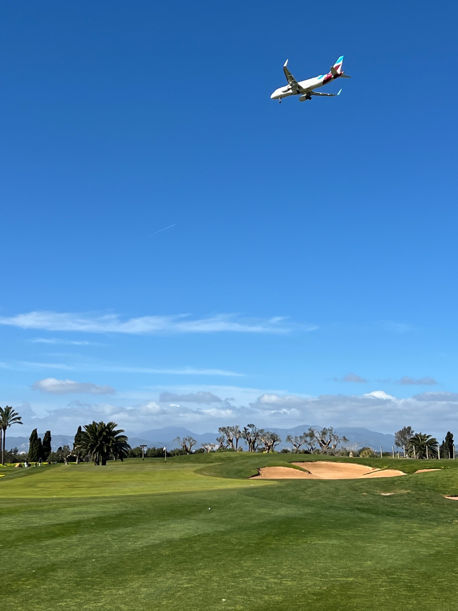 Plane coming into Palma airport over Son Gual golf course